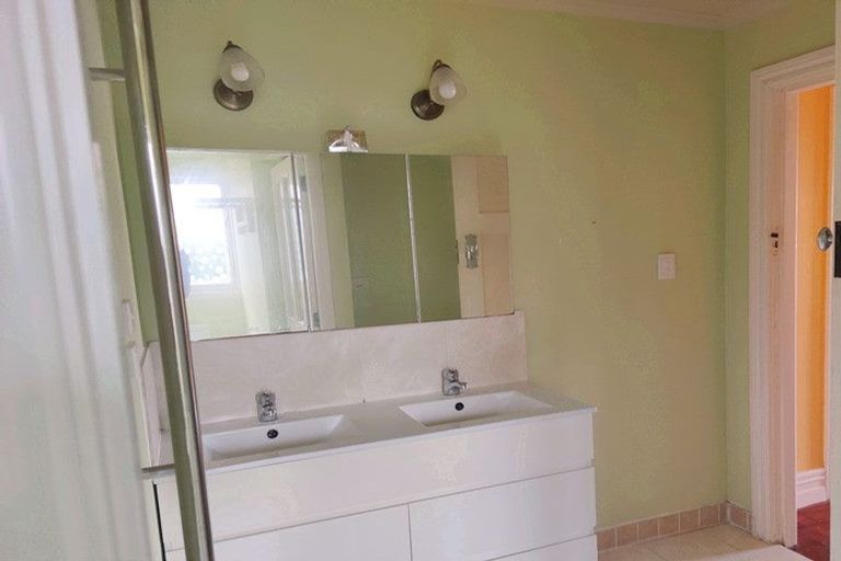 Photo of property in 2/5 Forrest Road, Milford, Auckland, 0620