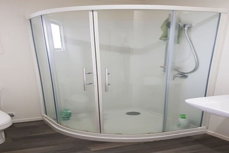 Photo of property in 38a Sunnynook Road, Sunnynook, Auckland, 0620