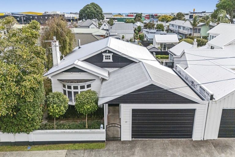 Photo of property in 87 Pendarves Street, New Plymouth, 4310