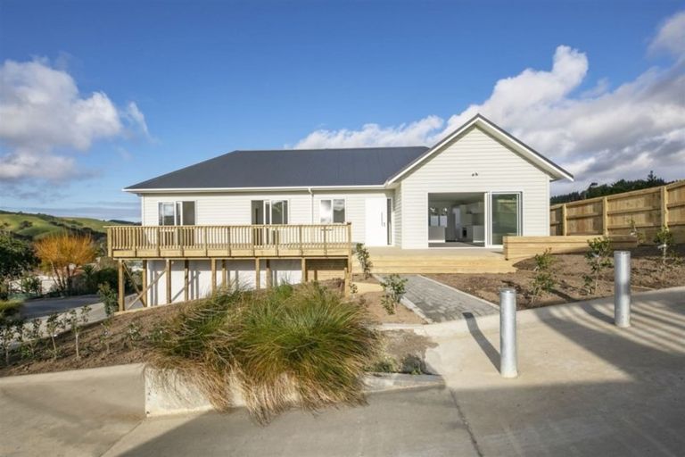 Photo of property in 11 Rauta Way, Helensville, 0800