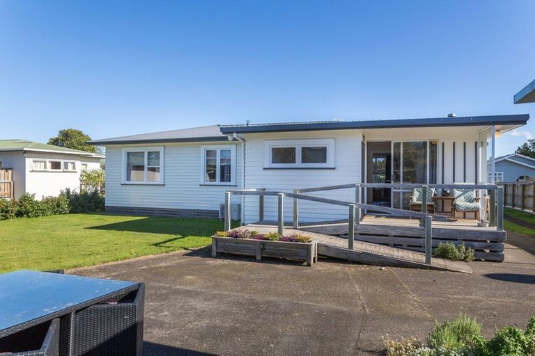 Photo of property in 71 Barraud Street, Dannevirke, 4930