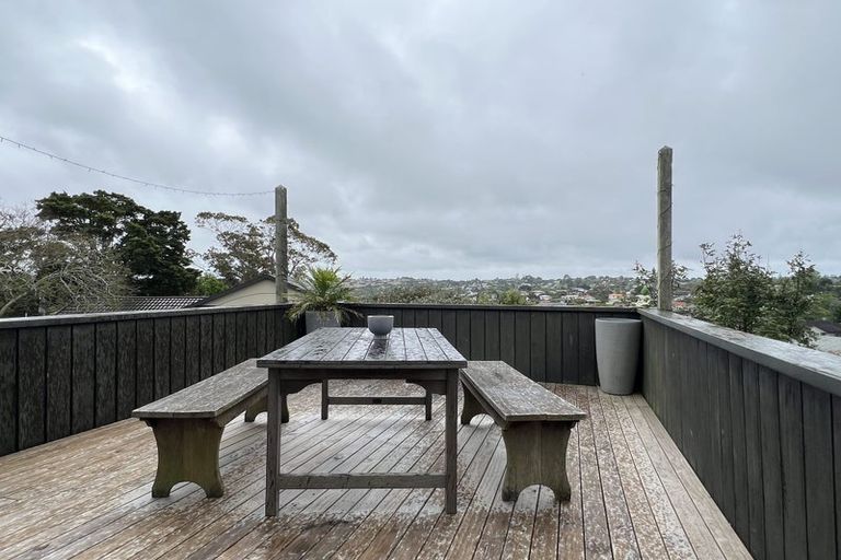 Photo of property in 4 Manutara Avenue, Forrest Hill, Auckland, 0620