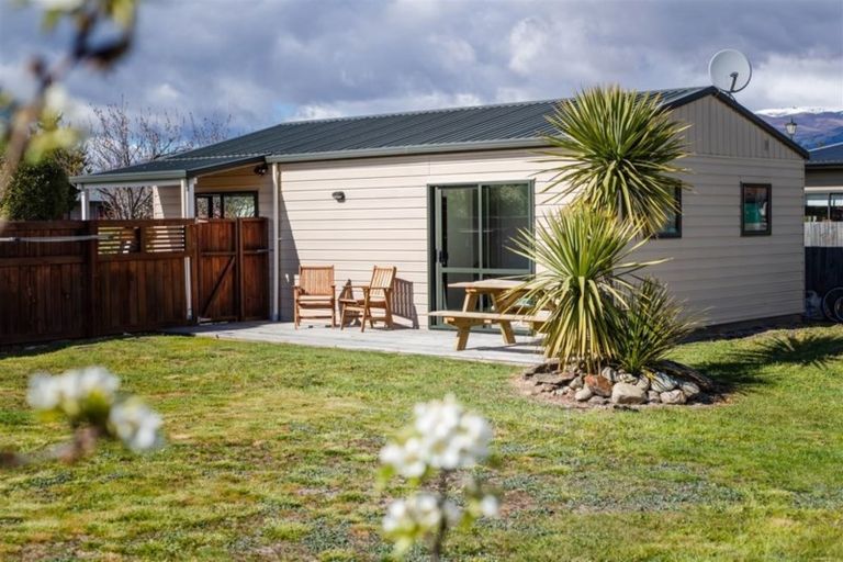 Photo of property in 8 Sherwin Avenue, Albert Town, Wanaka, 9305