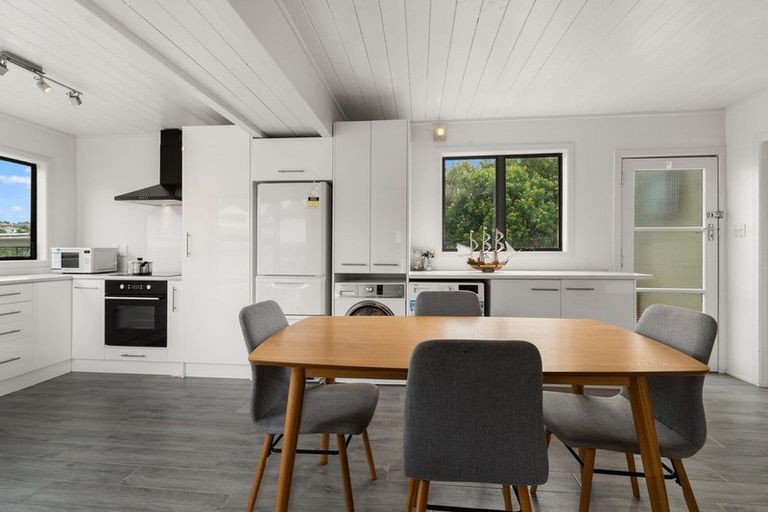 Photo of property in 82 Browns Bay Road, Rothesay Bay, Auckland, 0630