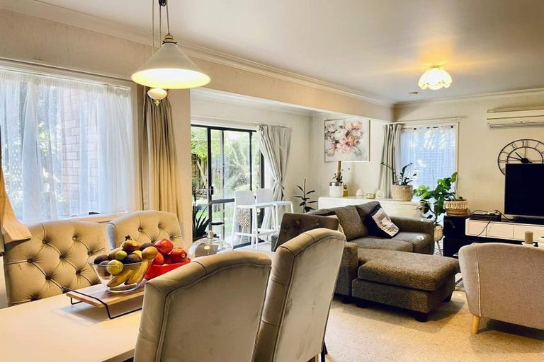 Photo of property in 2/23 Dominion Street, Takapuna, Auckland, 0622