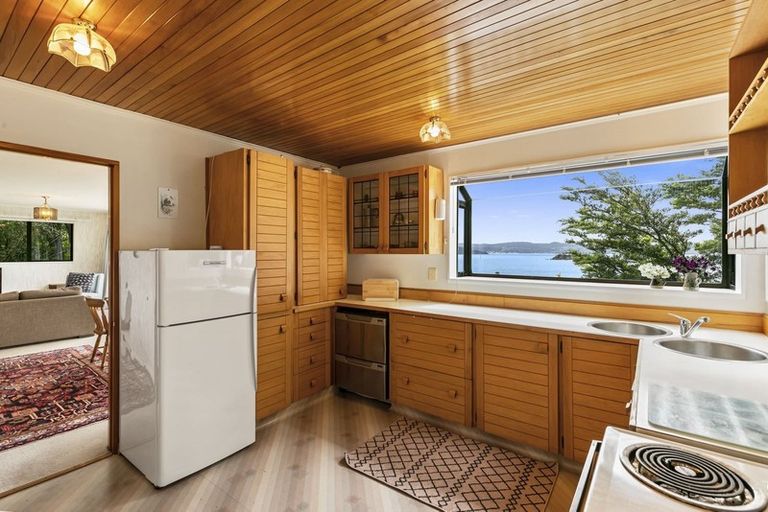 Photo of property in 15 Karaka Street, Eastbourne, Lower Hutt, 5013