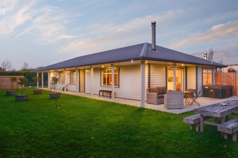 Photo of property in 14a Cotter Street, Greytown, 5712