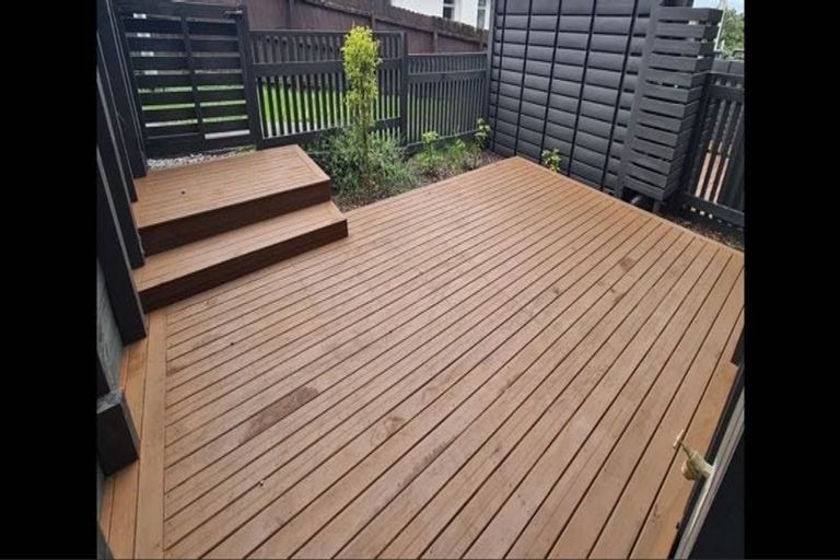 Photo of property in 3/26 Buscomb Avenue, Henderson, Auckland, 0610