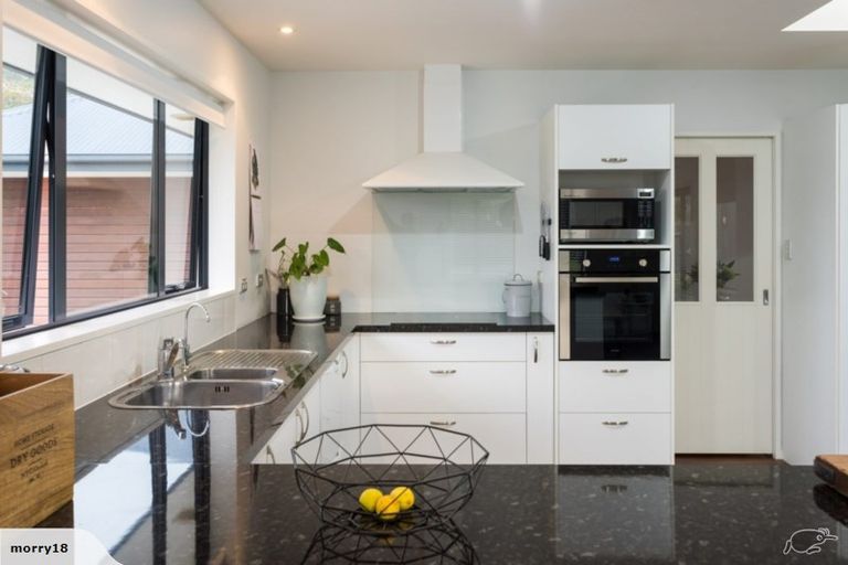 Photo of property in 5 Whitby Close, Waikawa, Picton, 7220