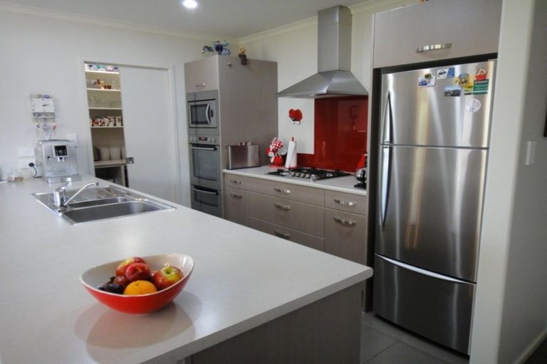 Photo of property in 9 Endeavour Place, One Tree Point, 0118