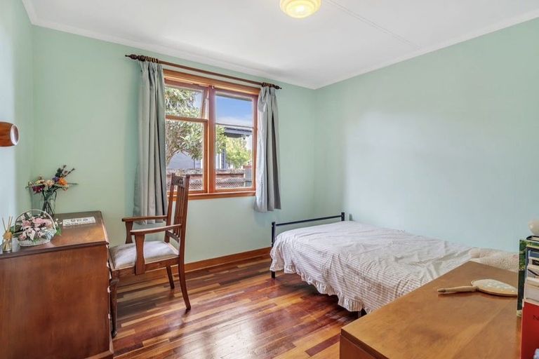 Photo of property in 9 Mokau Place, Terrace End, Palmerston North, 4410