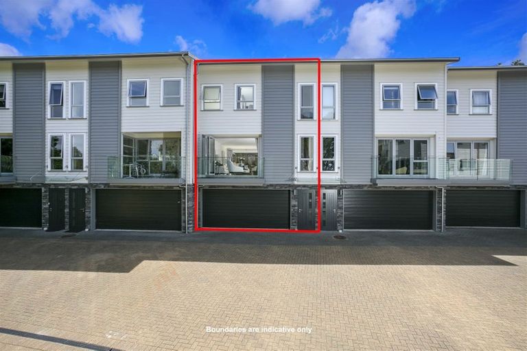 Photo of property in 3/13 Kaihu Street, Northcote, Auckland, 0627
