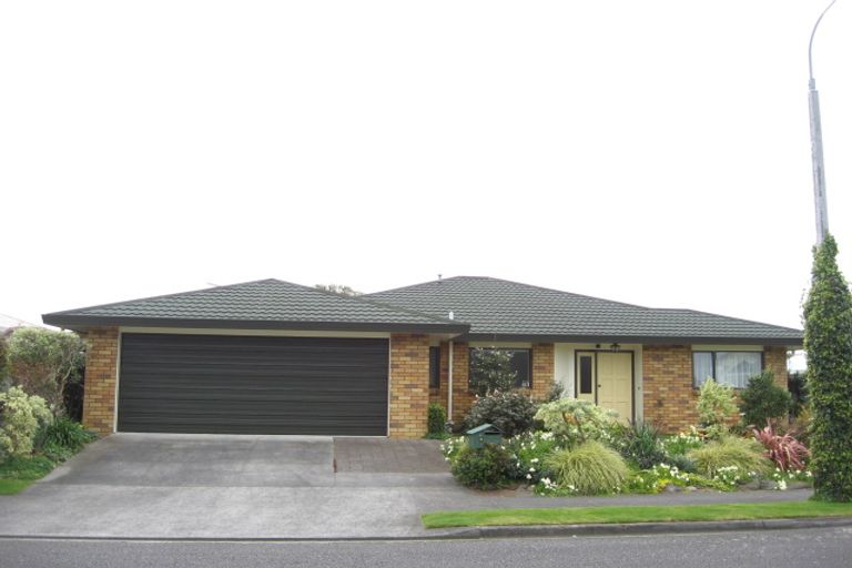 Photo of property in 1/2 Waiwera Place, Merrilands, New Plymouth, 4312