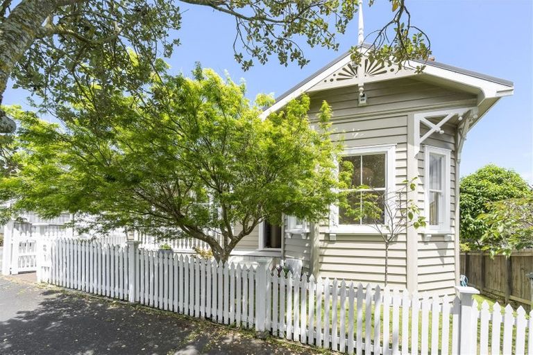 Photo of property in 39 Ewen Alison Avenue, Devonport, Auckland, 0624