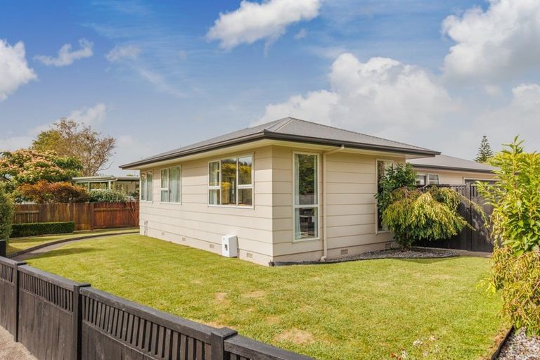 Photo of property in 4 Ruamahanga Crescent, Terrace End, Palmerston North, 4410