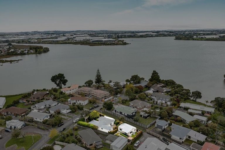 Photo of property in 19 Swan Crescent, Pakuranga, Auckland, 2010