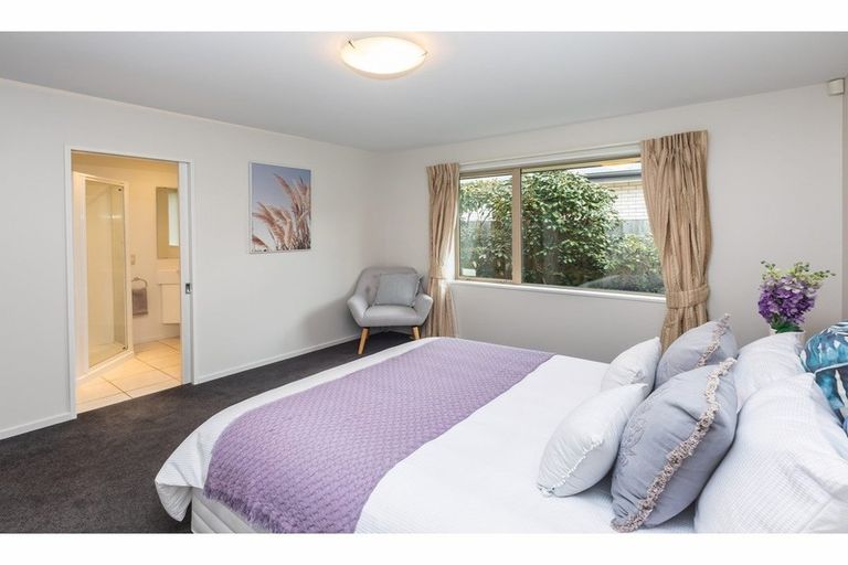 Photo of property in 6 Len Hale Place, Parklands, Christchurch, 8083