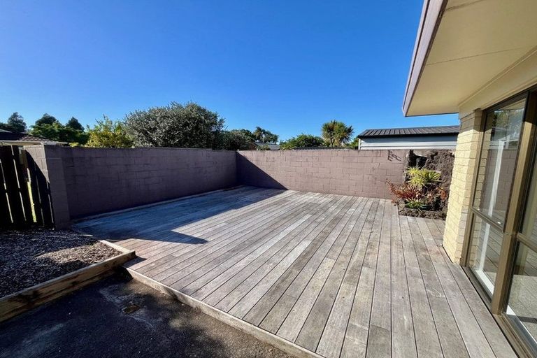 Photo of property in 2/24 Beaumaris Way, Conifer Grove, Takanini, 2112