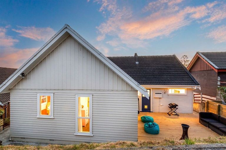 Photo of property in 11 Penryn Drive, Camborne, Porirua, 5026