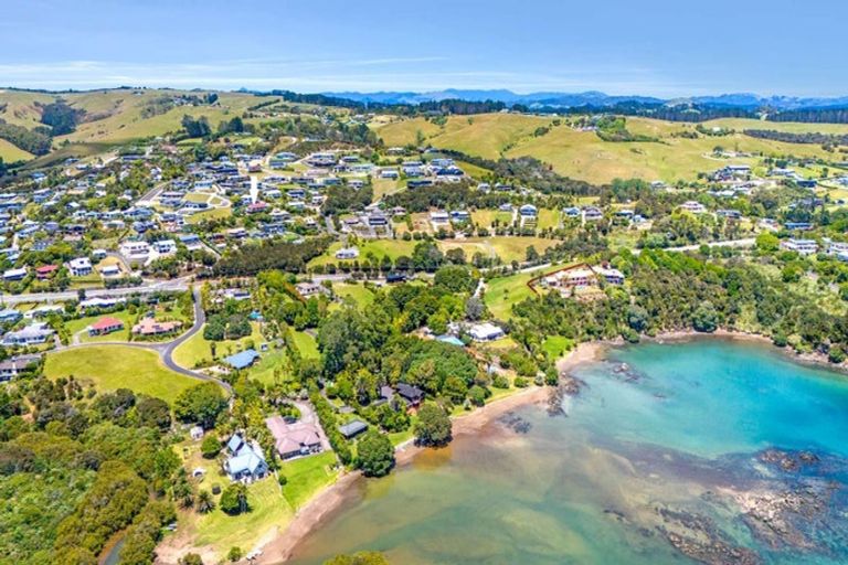 Photo of property in 24 Bay View Road, Cable Bay, 0420