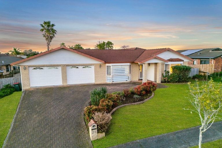 Photo of property in 21 Lothian Brae, Wattle Downs, Auckland, 2103