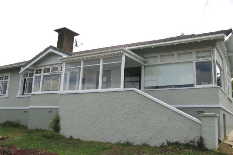 Photo of property in 16 Hinemoa Terrace, Birkenhead, Auckland, 0626