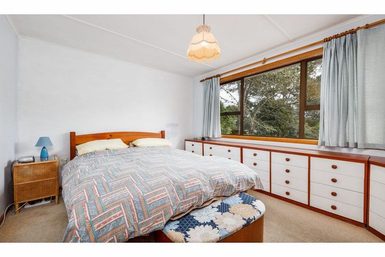 Photo of property in 48 Derwent Crescent, Titirangi, Auckland, 0604