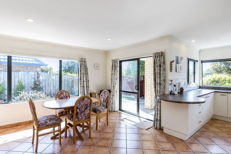 Photo of property in 10 Aburoc Place, Paraparaumu Beach, Paraparaumu, 5032