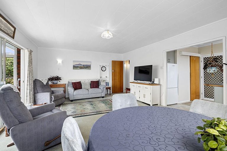 Photo of property in 2/3 Bideford Street, Brooklands, New Plymouth, 4310