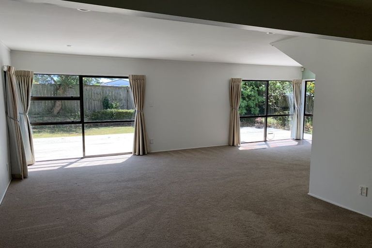 Photo of property in 1/15 Fairfax Avenue, Northcote, Auckland, 0627