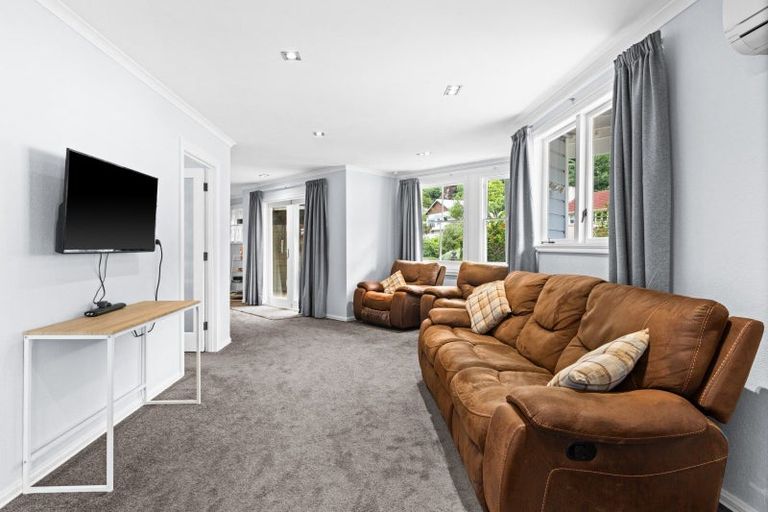 Photo of property in 32 Milton Road, Bluff Hill, Napier, 4110