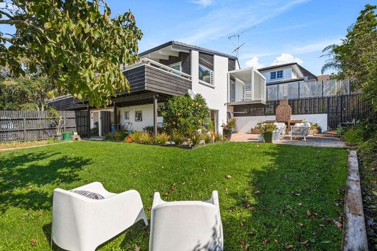 Photo of property in 25 Maxwelton Drive, Mairangi Bay, Auckland, 0630