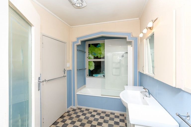 Photo of property in 1252 Devon Road, Sentry Hill, New Plymouth, 4373