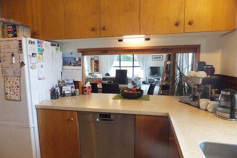 Photo of property in 3 Regency Crescent, Redwood, Christchurch, 8051