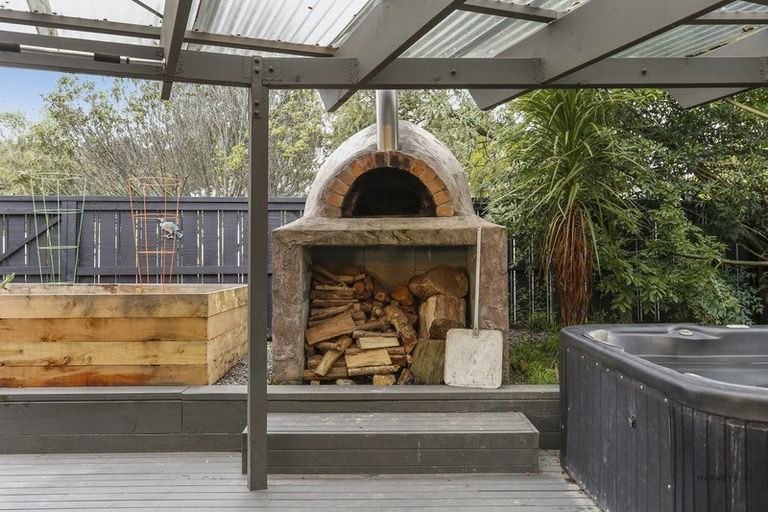 Photo of property in 115 Captain Scott Road, Glen Eden, Auckland, 0602