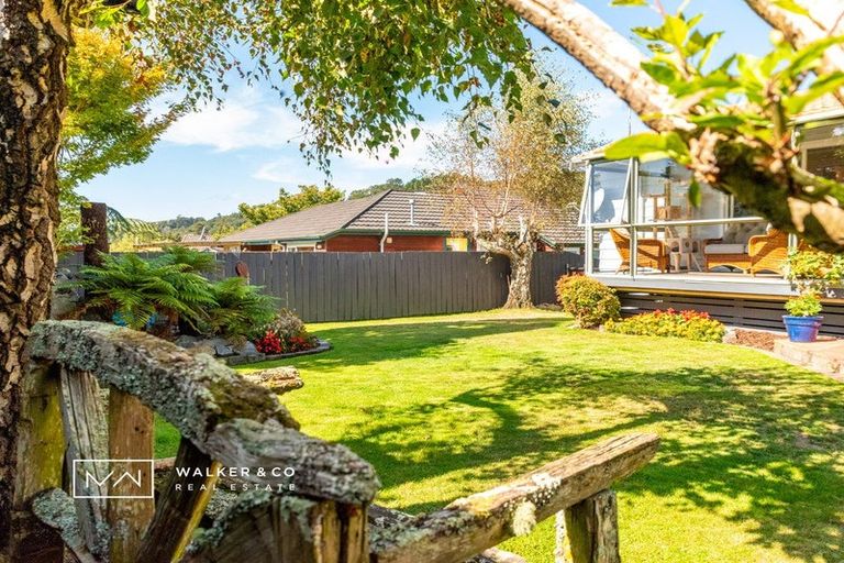 Photo of property in 16 Sunbrae Drive, Silverstream, Upper Hutt, 5019