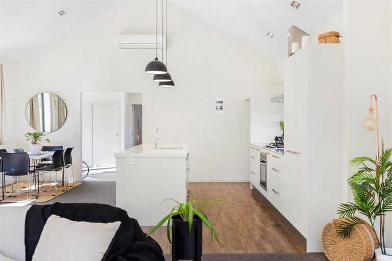 Photo of property in 16 Harrys Close, Arthurs Point, Queenstown, 9371