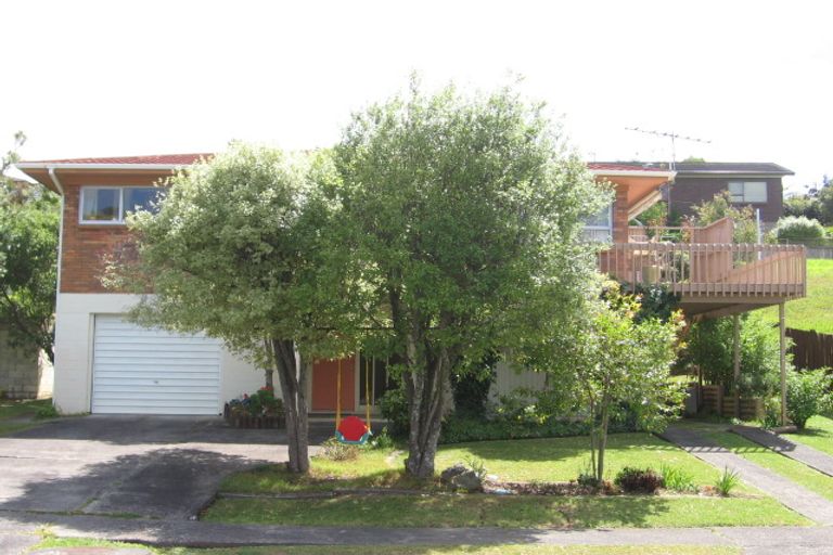 Photo of property in 31 Wyoming Avenue, Murrays Bay, Auckland, 0630