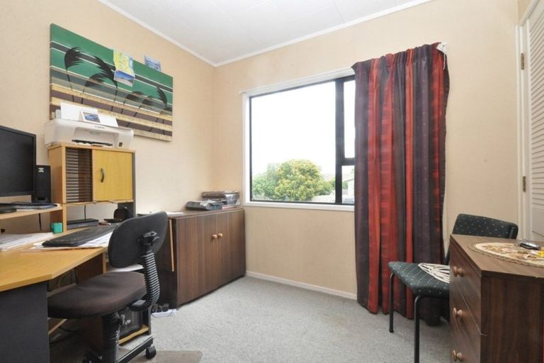 Photo of property in 4 Southview Place, Wattle Downs, Auckland, 2102
