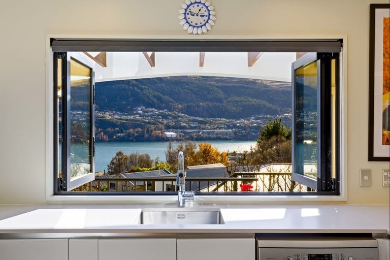 Photo of property in 62 Oregon Drive, Kelvin Heights, Queenstown, 9300
