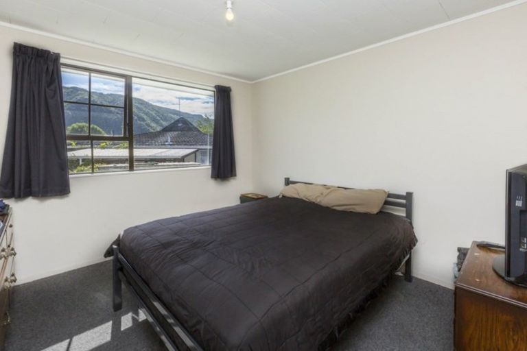 Photo of property in 15b Amber Grove, Birchville, Upper Hutt, 5018