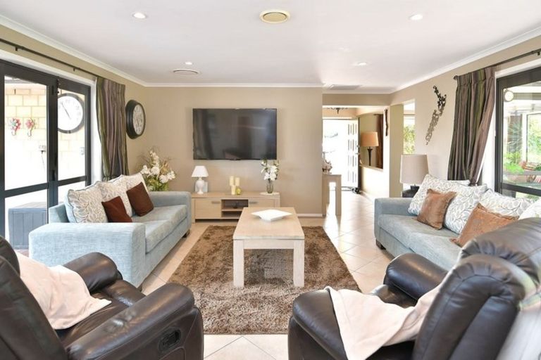 Photo of property in 8a Astrolabe Place, Gulf Harbour, Whangaparaoa, 0930