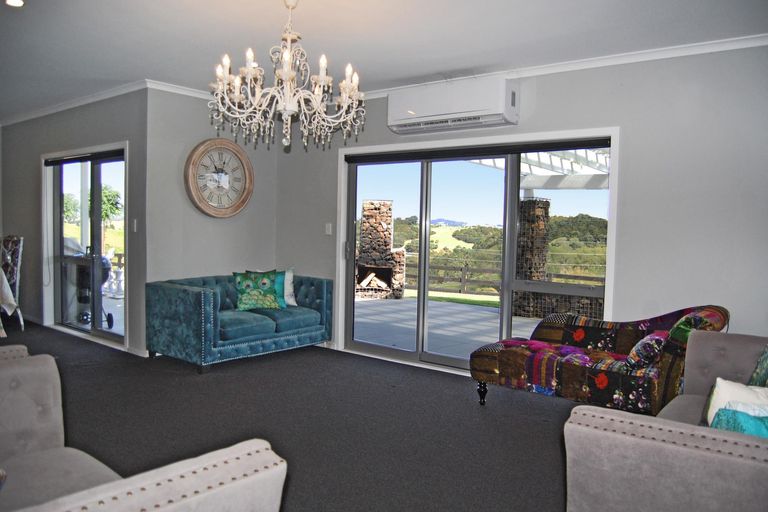 Photo of property in 9 Mountain Road, Kaiwaka, 0587