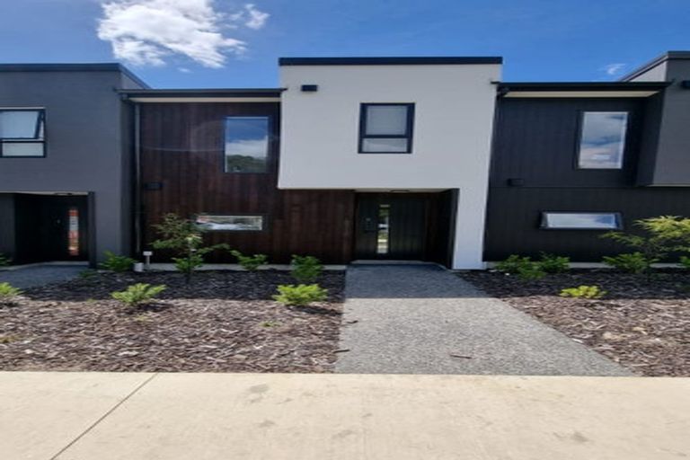 Photo of property in 2/28 Raukawa Street, Stokes Valley, Lower Hutt, 5019