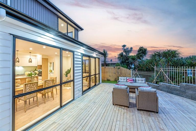 Photo of property in 16 Matau Rise, Te Atatu Peninsula, Auckland, 0610