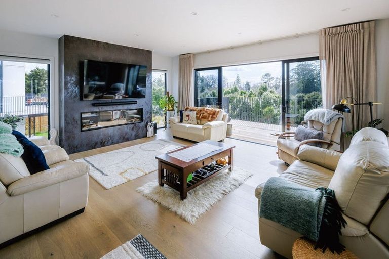 Photo of property in 31 Lakewood Lane, Cambridge, 3434