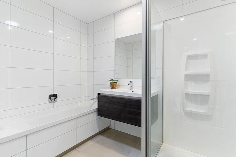 Photo of property in 18 Pepene Avenue, Takanini, 2112