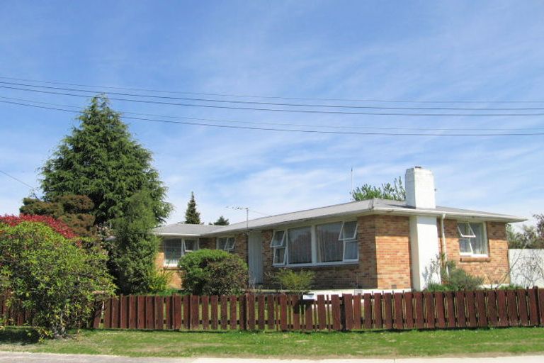 Photo of property in 2 Jarmey Place, Mangakakahi, Rotorua, 3015