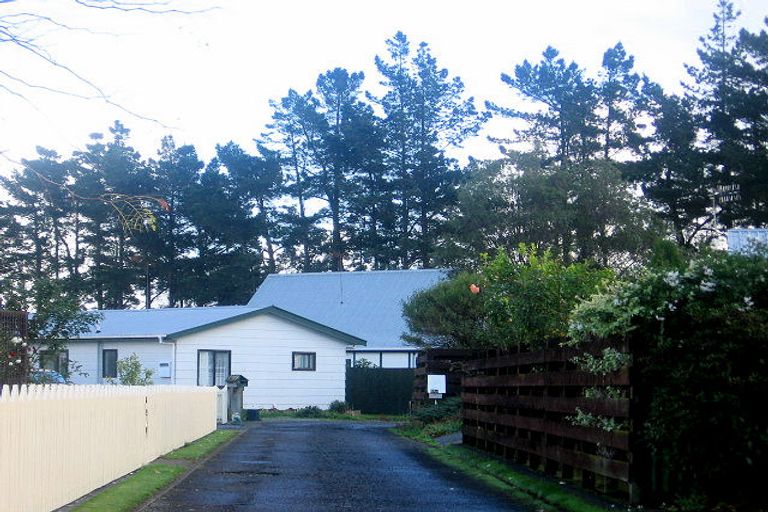 Photo of property in 64 Newton Place, Westbrook, Palmerston North, 4412