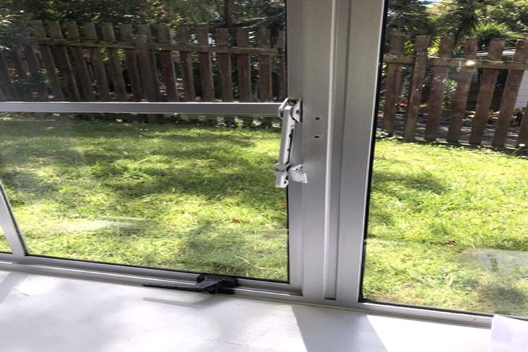 Photo of property in 2/39 Bayview Road, Bayview, Auckland, 0629